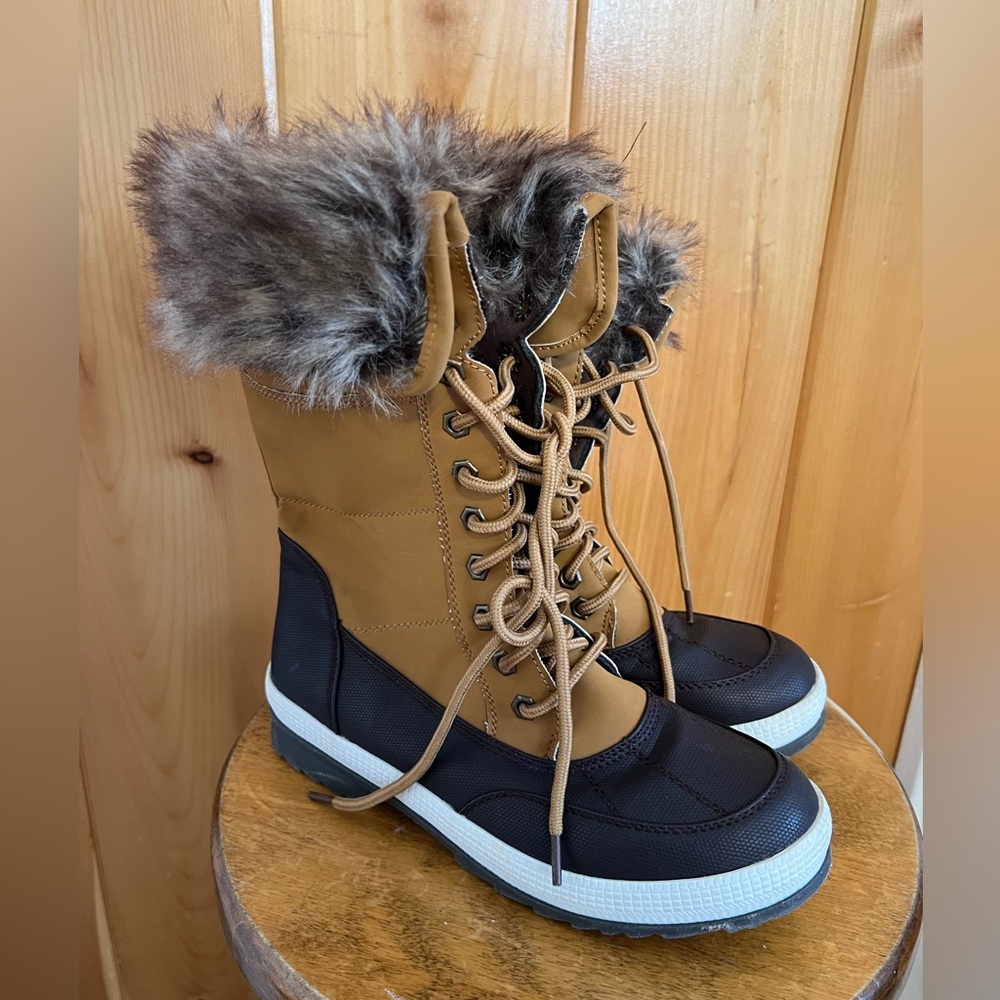 Snow boots